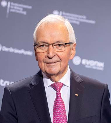 Klaus TOEPFER (Töpfer) (GER, Politiker) Verleihung Deutscher Nachhaltigkeitspreis am 22.11.2019 in Duesseldorf Deutschland. *** Klaus TOEPFER Töpfer GER, Politician German Sustainability Award on 22 11 2019 in Duesseldorf Germany