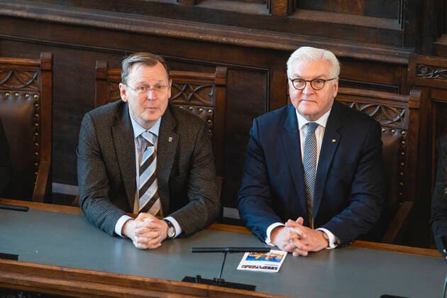 NATIONAL MODEL UNITED NATIONS CONFERENCE ERFURT 28 11 2019 Erfurt Thuringias Prime Minister Bodo Ramelow DIE LINKE and Federal President Frank Walter Steinmeier during the National Model United Nations Conference at Erfurt City Hall on 28 November 2019