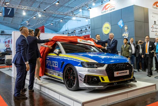 Bilder des Jahres 2019, News 11 November News Themen der Woche KW48 News Bilder des Tages Essen Motor Show 2019, Essen, Deutschland Essen, Germany. 29 November 2019. TUNE IT! SAFE! turns a station wagon into a tuned police car for the first time with ABT Sportsline. The Audi RS 4 Avant served as a basis for creating the TUNE IT! SAFE! campaign car. The ABT RS4-R in police uniform celebrates its world premiere at the Essen Motor Show. Preview day at the Essen Motor Show 2019. The trade show runs from 30. November to 8. December and expects to attact more than 300,000 visitors. *** Essen Motor Show 2019, Essen, Germany Essen, Germany 29 November 2019 TUNE IT SAFE turns a station wagon into a tuned police car for the first time with ABT Sportsline The Audi RS 4 Avant served as a basis for creating the TUNE IT SAFE campaign car The ABT RS4 R in police uniform celebrates its world premiere at the Essen Motor Show Preview day at the