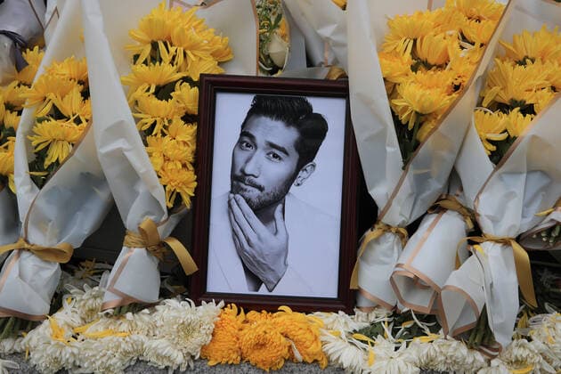 Fans donate floral wreath at the Chase Me filming site where Taiwanese-Canadian model and actor Godfrey Gao had a cardiac arrest in in Ningbo city, east China s Zhejiang province, 29 November 2019. Godfrey Gao, Taiwanese-Canadian model and actor, and first Asian model to be signed on by luxury brand Louis Vuitton, had heart attack while filming for Chase Me , a Chinese city-and-sport-themed reality show broadcast by Zhejiang Television. Godfrey Gao passed away after hours of rescue in Ningbo city, east China s Zhejiang province, 27 November 2019. Fans gather at filming site to mourn for the death of Godfrey Gao in China  811329505677803648