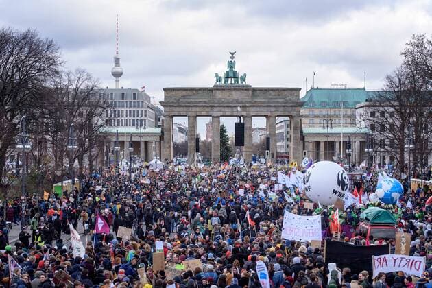 Bilder des Jahres 2019, News 11 November News Themen der Woche KW48 News Bilder des Tages Berlin, Fridays for Future Demo Deutschland, Berlin - 29 11 2019: Im Bild sind Impressionen von der Fridays for Future Demo in Berlin zu sehen. Berlin Berlin Deutschland *** Berlin, Fridays for Future Demo Deutschland, Berlin 29 11 2019 Impressions from the Fridays for Future Demo can be seen in the picture Berlin Berlin Berlin Deutschland