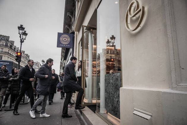 Affluence devant la boulangerie patisserie que le Chef patissier Cedric Grolet vient d ouvrir avenue de l opera. Affluence in front of the bakery patisserie that the world best pastry chef Cedric Grolet has just opened avenue de l opera. 248097 2019-11-28 Paris France _sans_perso  Copyright: xBarbaraxNeymanx xStarfacex STAR_248097_010