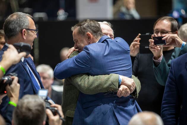 Bilder des Jahres 2019, News 11 November News Themen der Woche KW48 News Bilder des Tages Deutschland, Braunschweig, 10. Bundesparteitag der AfD, Alexander Gauland und Tino Chrupalla nach seiner Wahl zum Sprecher, 30.12.2019 *** Germany, Braunschweig, 10 Federal Party Congress of the AfD, Alexander Gauland and Tino Chrupalla after his election as spokesman, 30 12 2019