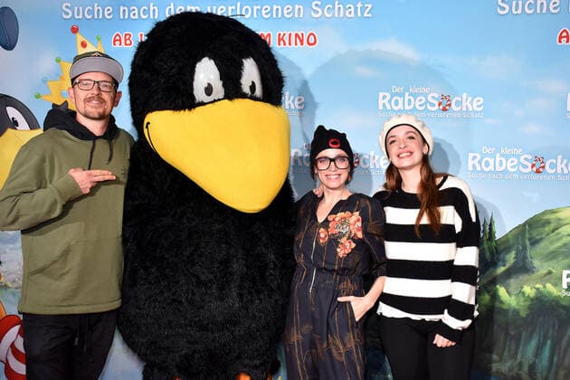 Bilder des Jahres 2019, Entertainment 12 Dezember Entertainment Themen der Woche KW48 Entertainment Bilder des Tages Jan Delay, Anna Thalbach und ihre Tochter Nellie Thalbach bei der Film Premiere von Der kleine Rabe Socke - Suche nach dem verlorenen Schatz am 1.12.2019 in Berlin Der kleine Rabe Socke Kinopremiere in Berlin *** Jan Delay, Anna Thalbach and their daughter Nellie Thalbach at the film premiere of The Little Raven Sock Search for the Lost Treasure on 1 12 2019 in Berlin The Little Raven Sock cinema premiere in Berlin 