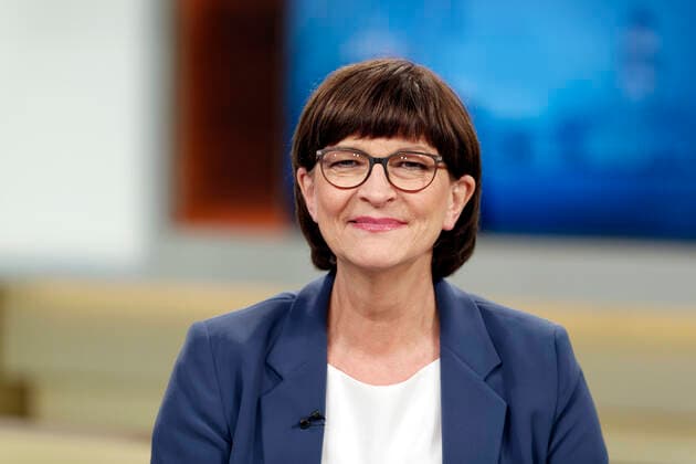 News Bilder des Tages Saskia Esken 2019-12-01, Berlin, Deutschland Saskia Esken (SPD), Gewinnerin der Stichwahl um den Parteivorsitz, zu Gast bei Anne Will im Ersten Deutschen Fernsehen. Thema der Talkrunde: SPD wählt linke Spitze - zerbricht jetzt die GroKo? *** Saskia Esken 2019 12 01, Berlin, Germany Saskia Esken SPD , winner of the runoff election for party chairmanship, guest on Anne Wills First German Television Topic of the SPD Round Table Votes Left Tip Now Breaks the GroKo