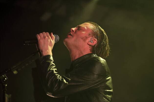 Björn Dixgard von der Band Mando Diao bei einem Konzert in der Columbiahalle in Berlin, 1. Dezember 2019. Konzert von Mando Diao in Berlin *** Björn Dixgard of the band Mando Diao at a concert in the Columbiahalle in Berlin, 1 December 2019 Mando Diao concert in Berlin