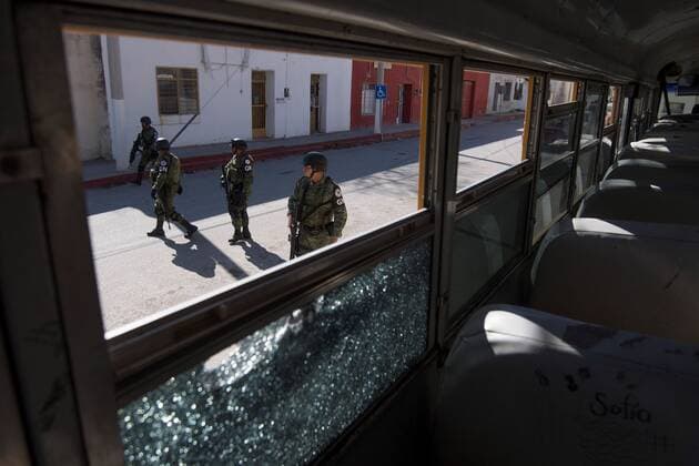 News Bilder des Tages Agents of the National Guard watch over the town of Villa Union, in the state of Coahuila, Mexico, 2 December 2019, after an armed attack last Saturday. The strong clashes between assassins and security forces in the northern Mexican state of Coahuila left 22 people dead and the detention of at least two alleged perpetrators, official sources said Monday. 22 dead by shooting of hitmen and police in northern Mexico !ACHTUNG: NUR REDAKTIONELLE NUTZUNG!  Copyright: xMiguelxSierrax MEX556 20191202-637109202200906193