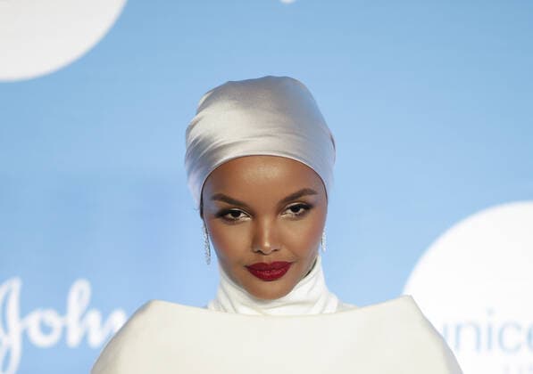Entertainment Bilder des Tages Halima Aden arrives on the red carpet at the 15th Annual UNICEF Snowflake Ball at Cipriani Wall Street on Tuesday, December 03, 2019 in New York City.  NYP20191203182 JOHNxANGELILLO
