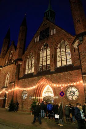 Christmas Market in the City of Luebeck 01 12 2019, Hanseatic City of Luebeck, GER, Christmas Market in the City of Luebeck picture shows Heiligen Geist Hospital Entrance nordphotoxTauchnitz nph00059