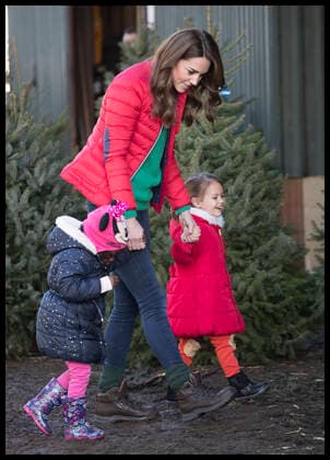 Bilder des Jahres 2019, Entertainment 12 Dezember . 04 12 2019. Great Missenden, United Kingdom. The Duchess of Cambridge at Peterley Manor Farm in Great Missenden, United Kingdom, where she picked christmas trees with families and children who are supported by the charity Family Action.  xStephenxLockx xi-Imagesx IIM-20511-0027