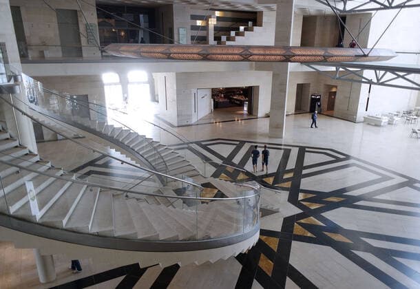 Doha, Qatar, 13.09.2019 Das Museum für Islamische Kunst (englisch Doha Museum of Islamic Art ) ist ein Kunstmuseum im Emirat Katar und gilt als eines der bedeutendsten Museen für islamische Kunst auf der Arabischen Halbinsel. Das Museum wurde von I. M. Pei entworfen. *** Doha, Qatar, 13 09 2019 The Museum of Islamic Art English Doha Museum of Islamic Art is an art museum in the Emirate of Qatar and is considered one of the most important museums of Islamic art on the Arabian Peninsula The museum was designed by I M Pei