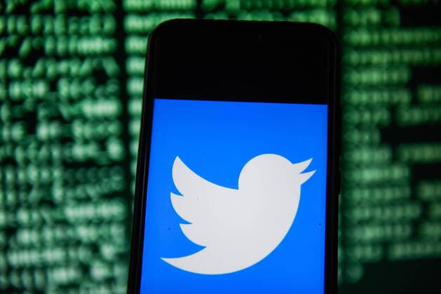 December 4, 2019, Poland: In this photo illustration a Twitter logo seen displayed on a smartphone. Poland - ZUMAs197 20191204_zab_s197_015 Copyright: xOmarxMarquesx xSopaxImagesx