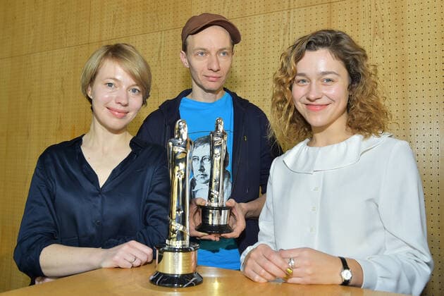 Photo session moderators with statuettes EFA 2019 The moderators Aiste Dirziute, Anna Brueggemann, Dietrich Brueggemann Photo session for the presentation of the EFA European Film Awards 2019 at the Haus der der Berliner Festspiele in Berlin on 04 12 2019 PPM