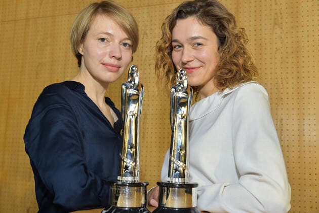 Photo session presenters with statuettes EFA 2019 The presenters Aiste Dirziute, Anna Brueggemann Photo session for the presentation of the EFA European Film Awards 2019 at the Haus der der Berliner Festspiele in Berlin on 04 12 2019 PPM