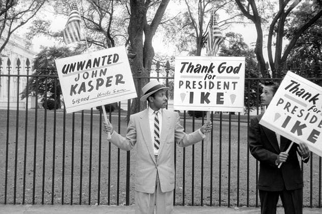 IMAGO History, U.S. Bürgerrechtsbewegung: 1954-1968 Two Men Protesting John Kasper, an American far-right activist and Ku Klux Klan member who took a militant stand against racial integration during the civil rights movement, Washington, D.C., USA, photograph by Thomas J. O Halloran, October 1957  Copyright: xCircaxImagesx ghi-circa07544