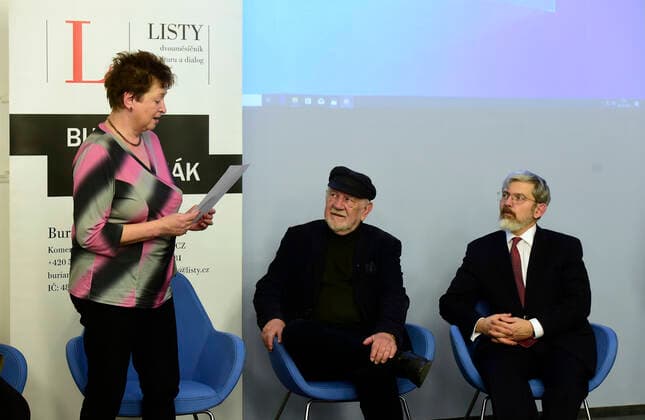 U.S. journalist, political analyst and Voice of America s Czech broadcasting editor Jolyon Naegele (right) receives Pelikan prize for contribution to political culture and civic dialogue, long-term journalistic work for democracy renewal in Czechoslovakia and support for Czechoslovak democratic opposition. The prize is awarded by Listy journal in Olomouc, Czech Republic, December 5, 2019. (CTKxPhoto LudekxPerina) CTKPhotoP201912050854401  LPE 008