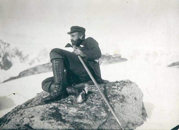 Commander CHARCOT Commander Charcot at the South Pole in 1903 1905 Photograph PLENEAU P 19 20 s Credit KHARBINE TAPABOR COLL S Kakou  KH60599