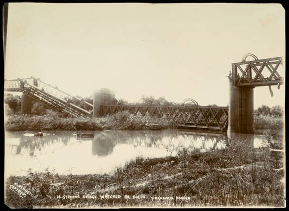 Guerre des Boers Guerre des Boers (1899-1902). 14eme pont detruit par les Boers a la frontiere du transvaal. Photographie par M. BENNETT (19-20eme). Credit : Collection MX KHARBINE-TAPABOR. *** Boer War Boer War Boer War 1899 1902 14th bridge destroyed by the Boers at the border of the transvaal Photography by M BENNETT 19 20th Credit Collection MX KHARBINE TAPABOR  KH65431