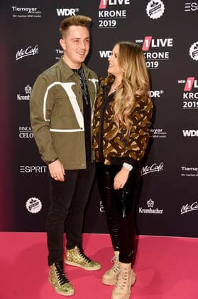 Eugen Kazakov and Dagi Bee at the 20th award of the 1Live Crown 2019 in the Jahrhunderthalle Bochum, 05 12 2019 Foto:xN.xKubelkax xFuturexImage