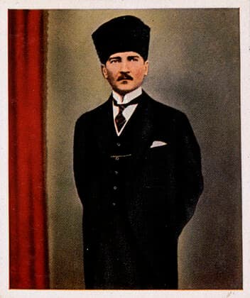 Turquie Kemal PASCHA (1881-1938) en novembre 1925. Photographie tiree de l ouvrage allemand Die Nachkriegszeit 1918-1934. Credit : Collection KHARBINE-TAPABOR. *** Turkey Kemal PASCHA 1881 1938 in November 1925 Photograph taken from the German book Die Nachkriegszeit 1918 1934 Credit Collection KHARBINE TAPABOR  KH6881