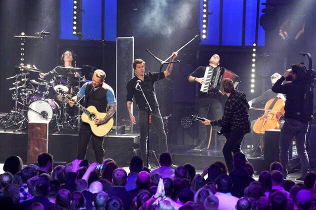 Die Toten Hosen live at the 20th award ceremony of the 1Live Krone 2019 in the Jahrhunderthalle Bochum, 05 12 2019 Foto:xN.xKubelkax xFuturexImage