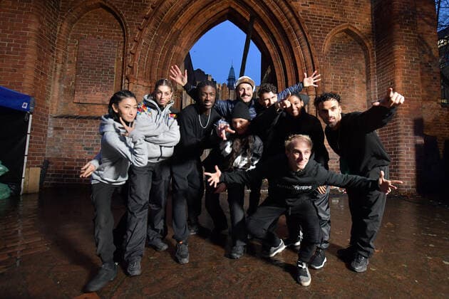 Bilder des Jahres 2019, Entertainment 12 Dezember Entertainment Bilder des Tages Fototermin am Set von Fly Katja von Garnier mit den Flying STteps Fototermin am Set von Fly, zu den Dreharbeiten des neuen Films von Katja von Garnierin der Ruine Franziskaner-Klosterkirche in Berlin am 06.12.2019 *** Photo session on the set of Fly Katja von Garnier with the Flying STteps Photo session on the set of Fly, to the shooting of the new film by Katja von Garnierin of the ruins of the Franziskaner Klosterkirche in Berlin on 06 12 2019 PPM