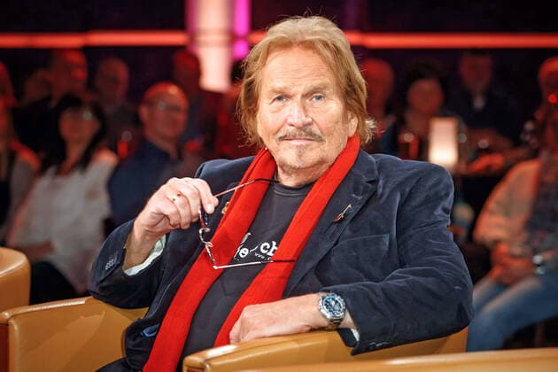 MDR - Riverboat. Sänger Frank Zander anläßlich der Aufzeichnung der MDR - Talkshow Riverboat am 06.12.2019 im Studio 3 der Mediacity Leipzig. 20191206SFL0018 *** MDR Riverboat singer Frank Zander on the occasion of the recording of the MDR talk show Riverboat on 06 12 2019 in Studio 3 of the Mediacity Leipzig 20191206SFL0018