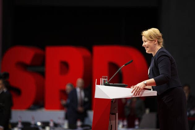 News Bilder des Tages SPD Parteitag. Bundesfamilienministerin Franziska Giffey, SPD, spricht auf dem Bundesparteitag der SPD in Berlin. 07.12.2019. Berlin Deutschland *** SPD Party Congress Federal Family Minister Franziska Giffey, SPD, speaks at the SPD Federal Party Congress in Berlin 07 12 2019 Berlin Germany Copyright: xFelixxZahn photothek.netx