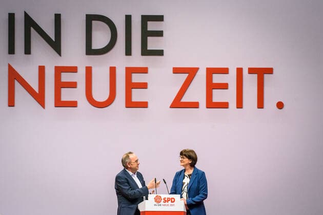 SPD Bundesparteitag in Berlin Deutschland, Berlin - 07.12.2019: Im Bild ist Norbert Walter-Borjans und Saskia Esken zu sehen. Berlin Berlin Deutschland *** SPD Federal Party Congress in Berlin Germany, Berlin 07 12 2019 The picture shows Norbert Walter Borjans and Saskia Esken Berlin Berlin Germany