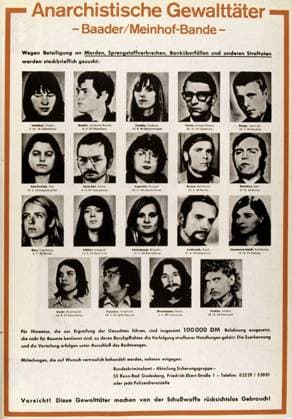 ALLEMAGNE Avis de recherche et offre de 100 000 DM de recompense pour l arrestation des membres de la bande BAADER-MEINHOF. Affiche de 1972 . Credit : Coll. Jean Vigne KHARBINE-TAPABOR. *** GERMANY Search notice and offer of 100,000 DM reward for the arrest of members of the BAADER MEINHOF gang Poster of 1972 Credit Coll Jean Vigne KHARBINE TAPABOR  KH125071