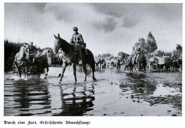 Deuxieme guerre mondiale Des cavaliers allemands font traverser une riviere a leurs chevaux, pour les rafraichir. Photographie tiree de l ouvrage WIR ZOGEN GEGEN POLEN ( Nous avons envahi la Pologne) Journal de guerre du 7eme corps d armee allemand. Editions centrales du parti nazi, Munich, 1940. Credit : Jean Vigne KHARBINE-TAPABOR. *** Second World War German riders cross a river for their horses, to refresh them Photograph from the book WIR ZOGEN GEGEN POLEN We invaded Poland War Diary of the 7th German Army Corps Central Editions of the Nazi Party, Munich, 1940 Credit Jean Vigne KHARBINE TAPABOR  KH134842