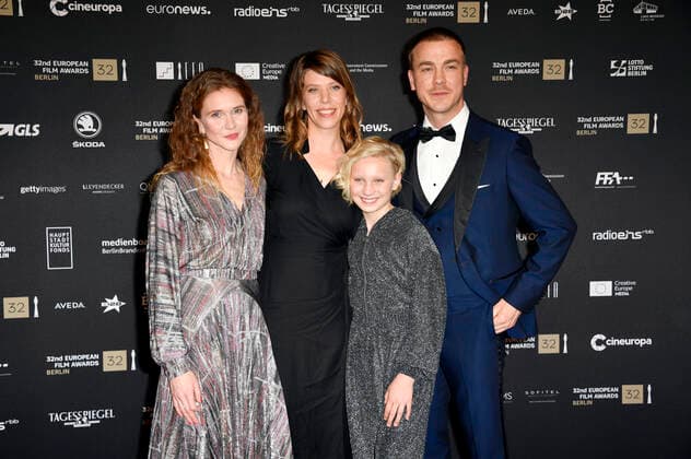 Bilder des Jahres 2019, Entertainment 12 Dezember Lisa Hagmeister, Nora Fingscheidt, Helena Zengel und Albrecht Schuch bei der Verleihung des 32. Europäischen Filmpreises 2019 im Haus der Berliner Festspiele. Berlin, 07.12.2019 *** Lisa Hagmeister, Nora Fingscheidt, Helena Zengel and Albrecht Schuch at the award ceremony of the 32 European Film Prize 2019 in the Haus der Berliner Festspiele Berlin, 07 12 2019 Foto:xF.xKernx xFuturexImage