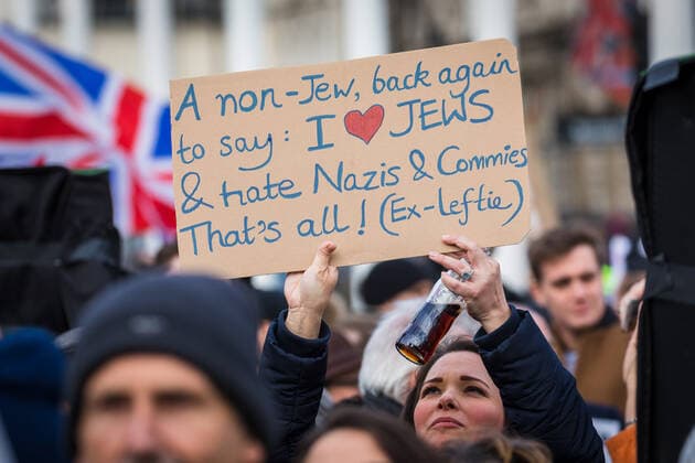 Bilder des Jahres 2019, News 12 Dezember News Bilder des Tages December 8, 2019, London, LONDON, UK: London, UK. Jewish and non-Jewish supporters from the campaign groups Campaign Against Antisemitism and Together Against Antisemitism take part in a solidarity rally against antisemitism in public life and hate crime, held at Parliament Square in Westminster. London UK  - ZUMAl94_ 20191208_zaf_l94_063 Copyright: xVickiexFloresx