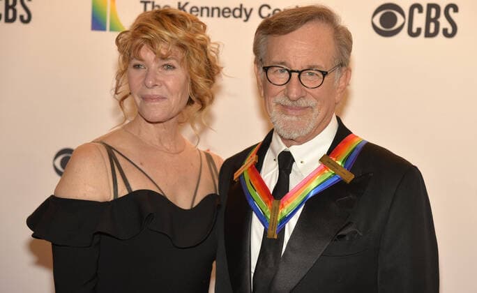 73. Berlinale, Steven Spielberg erhält den Goldenen Ehrenbären für sein Lebenswerk Entertainment Bilder des Tages Past Kennedy Center Honoree filmmaker Steven Spielberg (R) and his wife Kate Capshaw pose for photographers on the red carpet as they arrive for a Kennedy Center gala performance, in Washington, DC on Sunday, December 8, 2019.  WAP20191208507 MIKExTHEILER