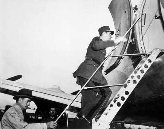 Second World War Aerodrome dOrly DE GAULLE 1890 1970 boarded the plane that TRUMAN offered him Photograph taken on 24 September 1945 Credit Collection KHARBINE TAPABOR  KH21560