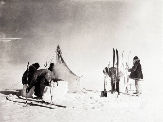 South pole Camp of the BYRD expedition 1888 1957 to the South pole Postcard sent from Little America Antartica in 1934 Credit Collection IM KHARBINE TAPABOR  KH41654