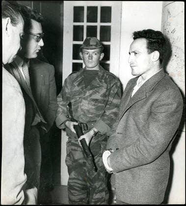 GUERRE D ALGERIE Larbi BEN M HIDI (1923-1957) la veille de sa mort sous la torture. Photographie anonyme de 1957 . Credit : Collection KHARBINE-TAPABOR. *** GUERRE D ALGERIE Larbi BEN M HIDI 1923 1957 the day before his death under torture Anonymous photograph of 1957 Credit Collection KHARBINE TAPABOR  KH80313