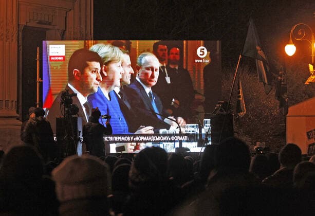 December 10, 2019, Kiev, Ukraine: Ukrainians watch a joint news conference following the Normandy Four leaders summit, Volodymyr Zelensky, Vladimir Putin, Angela Merkel and Emmanuel Macron, outside the Presidential Office in Kiev..A Normandy Format summit with the participation of leaders of Ukraine, Russia, France and Germany regarding the conflicts in eastern Ukraine was held in Paris. Kiev Ukraine - ZUMAs197 20191210_zaa_s197_011 Copyright: xPavloxGoncharx
