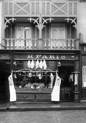 Devanture de Boucherie Devanture de boucherie, boutique, Paris, 1910. Photographie. Collection Avant Demain Kharbine Tapabor *** Butchery front Butchery front, shop, Paris, 1910 Photography Collection Avant Demain Kharbine Tapabor  KH93111