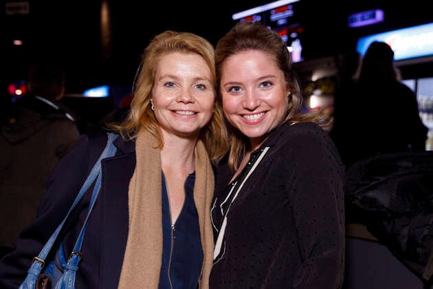 Annette Frier mit Schwester Caroline Frier bei der Premiere des ARD TV-Films Der König von Köln im Cinenova. Köln, 09.12.2019 *** Annette Frier with sister Caroline Frier at the premiere of the ARD TV movie Der König von Köln at Cinenova Köln, 09 12 2019 Foto:xC.xHardtx xFuturexImage