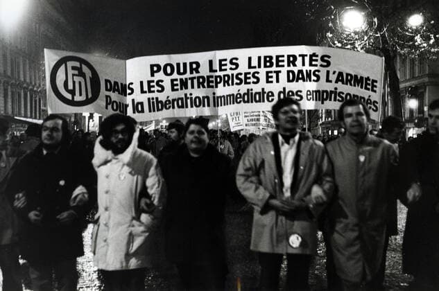 CFDT 1975 demonstration For freedom in companies and the army, for the immediate release of prisoners, CFDT demonstration of December 1975 for the defence of trade union activists arrested and imprisoned Photograph JEAN POTTIER, Annees 70 Credit Jean POTTIER KHARBINE TAPABOR  KH97892
