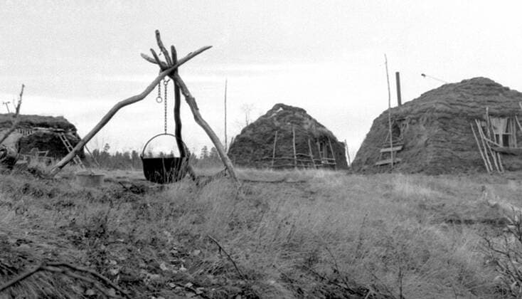 LAPONIE Family village Habitat during the Transhumance of reindeer in KAITUM in LAPONIE Photograph by Roger PERRIN, 1955 Credit Photo PERRIN KHARBINE TAPABOR  KH99747