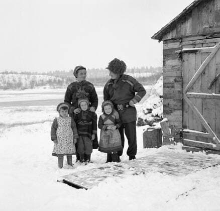 LAPONIE Lapp family in front of their house, KAITUM in LAPONIE Photograph by Roger PERRIN, 1955 Credit Photo PERRIN KHARBINE TAPABOR  KH99753
