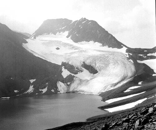 LAPONIE KEBNEKAISE, Paysage en LAPONIE Photography by Roger PERRIN, 1955 Credit Photo PERRIN KHARBINE TAPABOR  KH99766