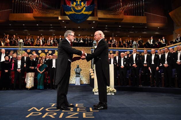 Physiology or Medicine laureate Gregg L Semenza, left, receives the prize from King Carl Gustaf of Sweden, during the Nobel Prize award ceremony, at the Stockholm Concert Hall, in Stockholm, Monday, Dec 10, 2019 STOCKHOLM SWEDEN x10030x,  Copyright: xJonasxEkstromer TTx SWEDEN NOBEL