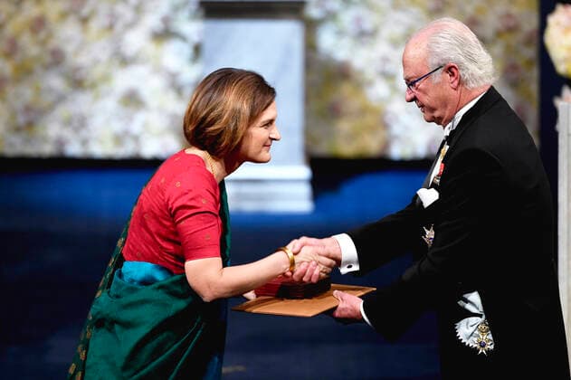 Esther Duflo of France, left, receives the Sveriges Riksbank Prize in Economic Sciences in Memory of Alfred Nobel from King Carl Gustaf of Sweden, during the Nobel Prize award ceremony, at the Stockholm Concert Hall, in Stockholm, Monday, Dec 10, 2019 STOCKHOLM SWEDEN x10060x,  Copyright: xHenrikxMontgomery TTx SWEDEN NOBEL