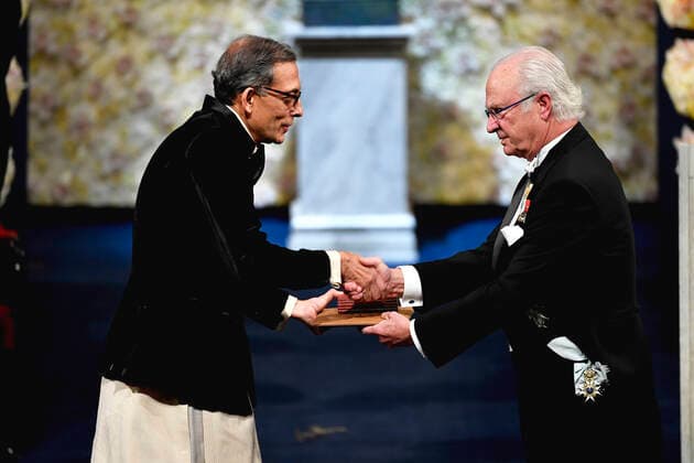 Abhijit Banerjee of India, left, receives the Sveriges Riksbank Prize in Economic Sciences in Memory of Alfred Nobel from King Carl Gustaf of Sweden, during the Nobel Prize award ceremony, at the Stockholm Concert Hall, in Stockholm, Monday, Dec 10, 2019 STOCKHOLM SWEDEN x10060x,  Copyright: xHenrikxMontgomery TTx SWEDEN NOBEL