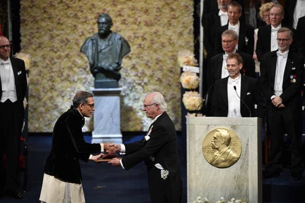 Abhijit Banerjee of India, left, receives the Sveriges Riksbank Prize in Economic Sciences in Memory of Alfred Nobel from King Carl Gustaf of Sweden, during the Nobel Prize award ceremony, at the Stockholm Concert Hall, in Stockholm, Monday, Dec 10, 2019 STOCKHOLM SWEDEN x10060x,  Copyright: xHenrikxMontgomery TTx SWEDEN NOBEL