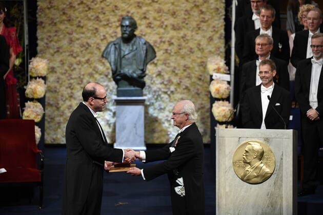 Michael Kremer of the USA, left, receives the Sveriges Riksbank Prize in Economic Sciences in Memory of Alfred Nobel from King Carl Gustaf of Sweden, during the Nobel Prize award ceremony, at the Stockholm Concert Hall, in Stockholm, Monday, Dec 10, 2019 STOCKHOLM SWEDEN x10060x,  Copyright: xHenrikxMontgomery TTx SWEDEN NOBEL