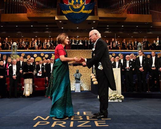 Esther Duflo of France, left, receives the Sveriges Riksbank Prize in Economic Sciences in Memory of Alfred Nobel from King Carl Gustaf of Sweden, during the Nobel Prize award ceremony, at the Stockholm Concert Hall, in Stockholm, Monday, Dec 10, 2019 STOCKHOLM SWEDEN x10030x,  Copyright: xJonasxEkstromer TTx SWEDEN NOBEL
